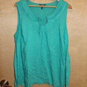 Daisy Fuentes 1X Womans Sleeveless Top with Embroidered Bodice